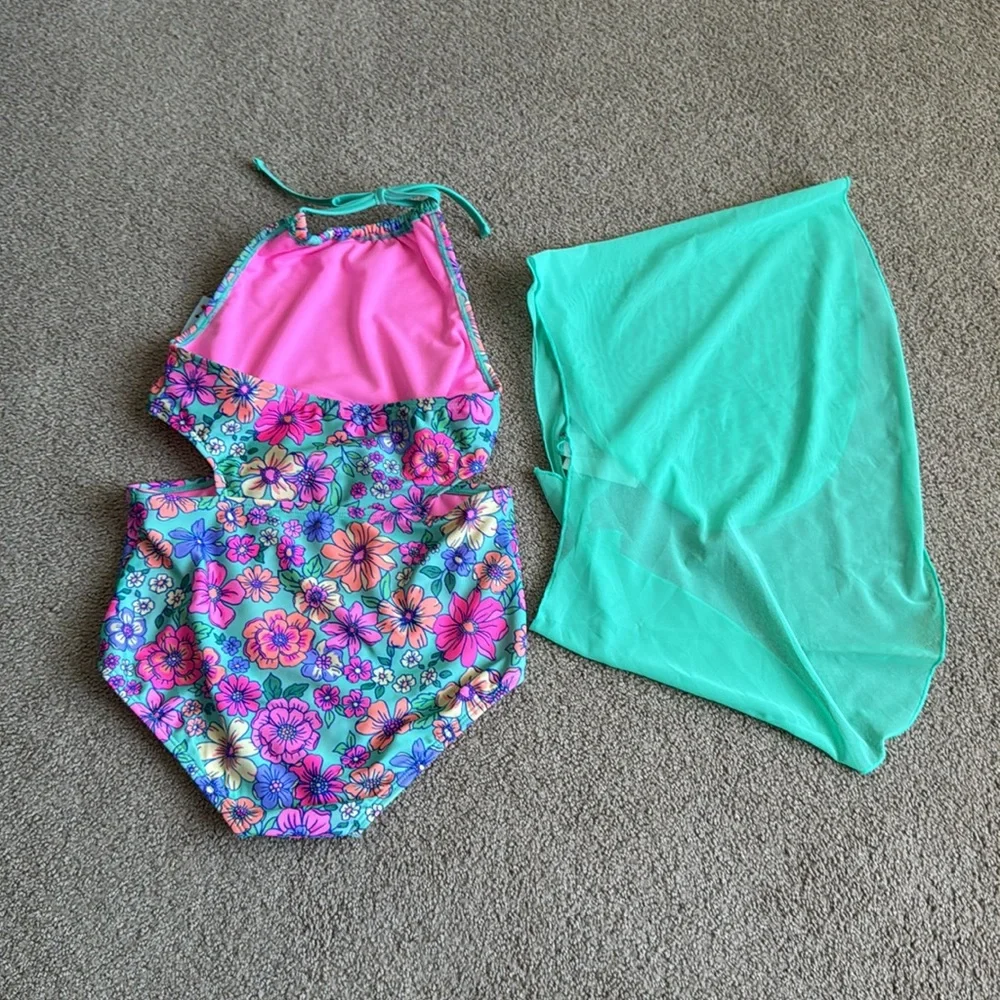 NWT Cat & Jack Girl’s Gingham Floral Cut Out Swimsuit‎ Set - Size: M (8) PLUS